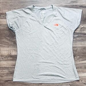 The North Face V Neck Women's Athletic Tee Size Large SKU#C24328